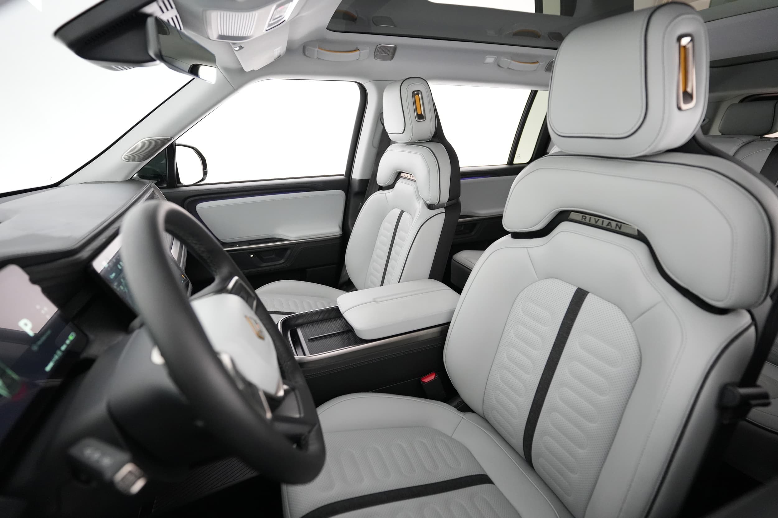 2025 Rivian R1S interior